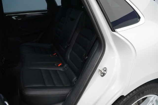 Certified 2026 Porsche Macan AWD/4WD image 25