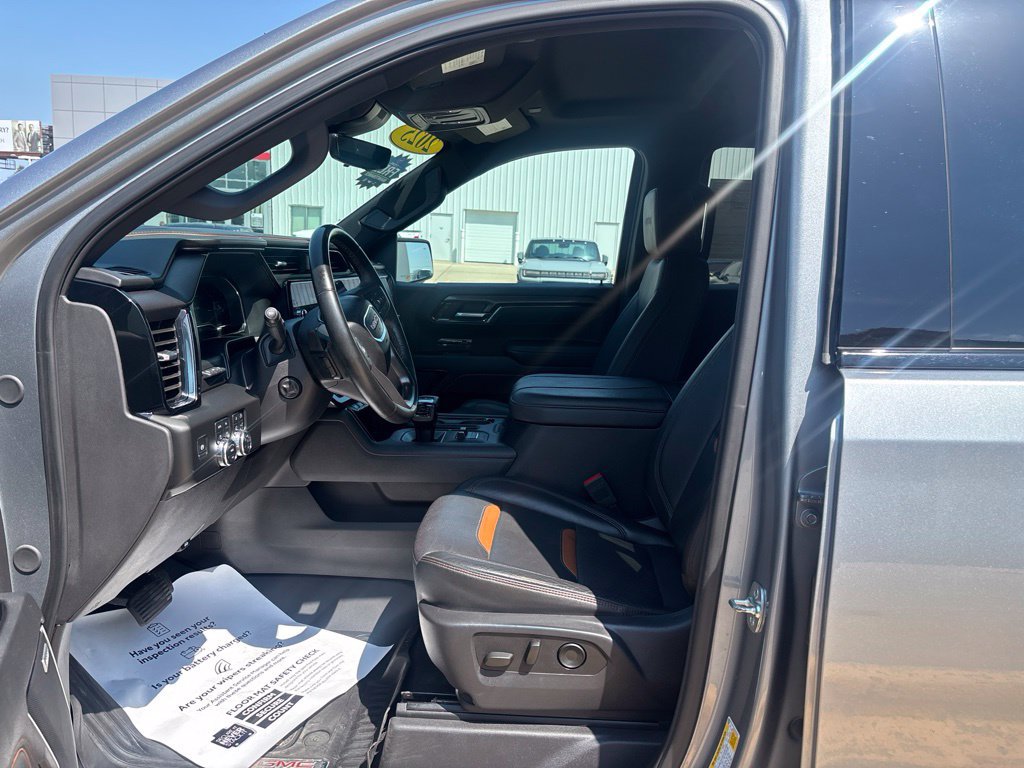 Used 2025 GMC Sierra 1500 AT4 w/ Technology Package AWD/4WD image 14