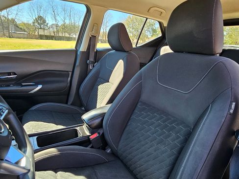 Used 2021 Nissan Kicks SV image 17