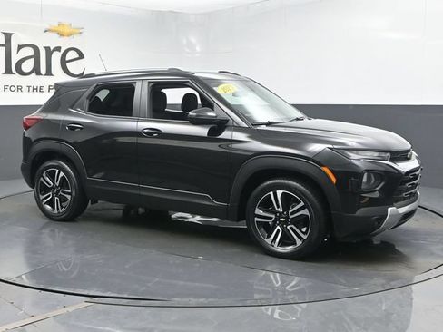 Used 2023 Chevrolet TrailBlazer LT FWD image 1