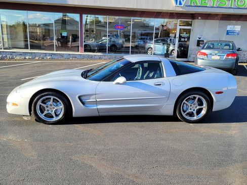 Used 2000 Chevrolet Corvette Coupe w/ Memory Pkg RWD image 7