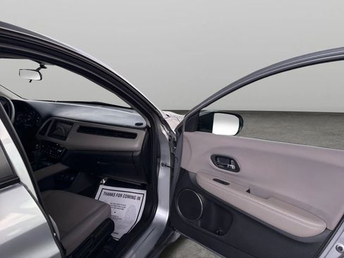 Used 2017 Honda HR-V EX image 19