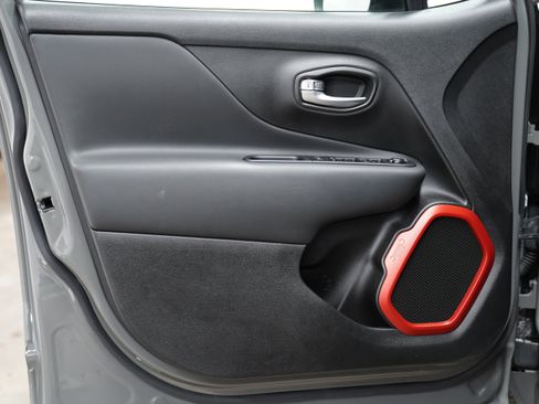 Used 2022 Jeep Renegade Trailhawk image 16