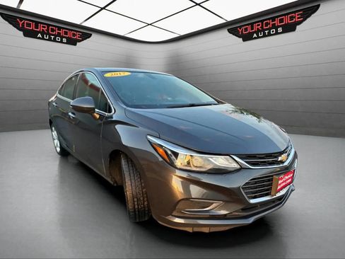 Used 2017 Chevrolet Cruze Premier image 3