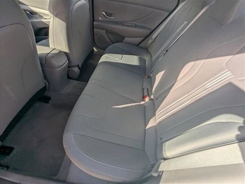 Used 2022 Hyundai Elantra SEL image 17