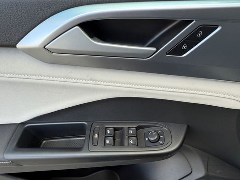 New 2025 Volkswagen Taos SE image 11