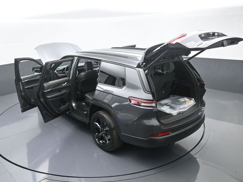 Used 2025 Jeep Grand Cherokee L Limited w/ Black Appearance Package image 63