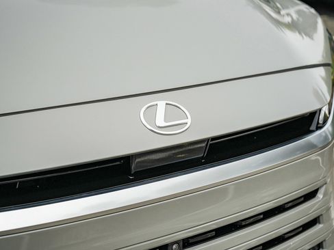 Used 2025 Lexus TX 500h AWD w/ Technology Package image 9