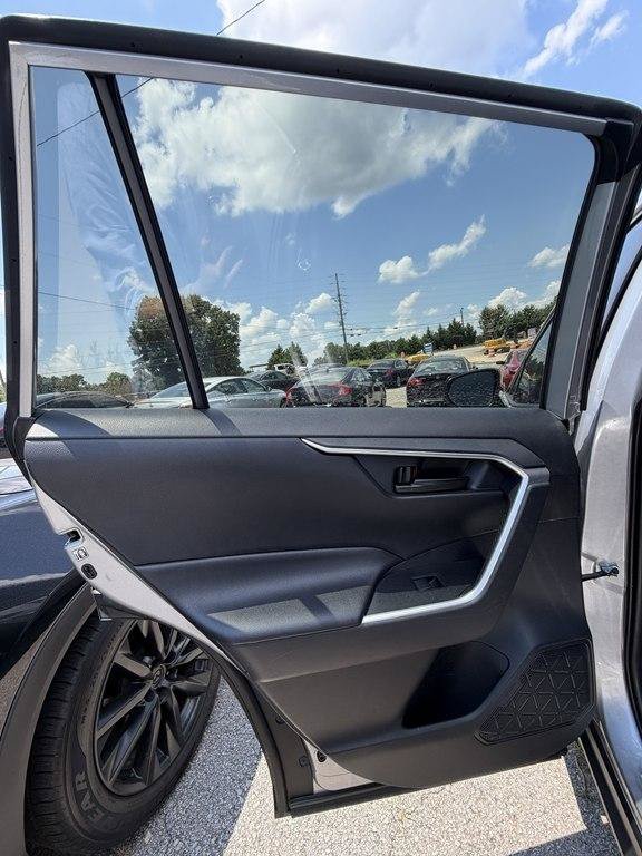 Used 2019 Toyota RAV4 LE FWD image 13