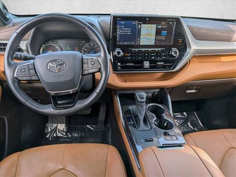 Used 2021 Toyota Highlander Platinum image 15