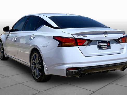 Used 2024 Nissan Altima 2.0 SR FWD image 12