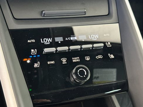 Used 2025 Porsche Macan Electric RWD image 21