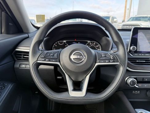 Used 2024 Nissan Altima 2.5 SV image 13