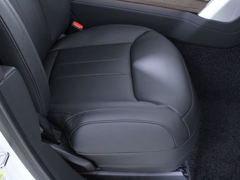 New 2026 Land Rover Range Rover SE image 13