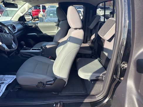 Used 2017 Toyota Tacoma SR5 w/ SR5 Appearance Package (SM) image 13