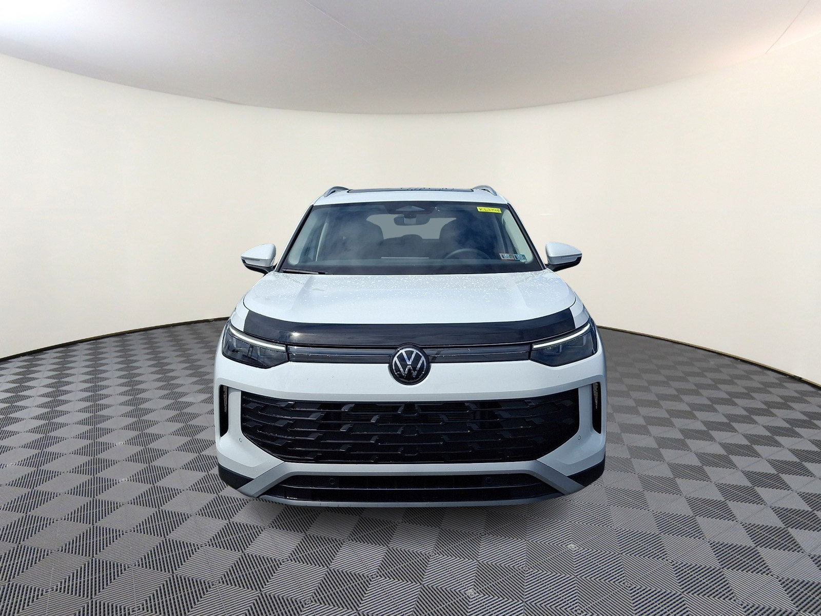 Certified 2026 Volkswagen Tiguan SE AWD/4WD image 2