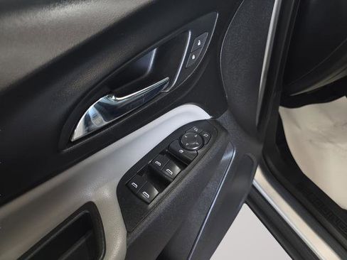 Used 2019 Chevrolet Equinox LS w/ LS Convenience Package FWD image 11