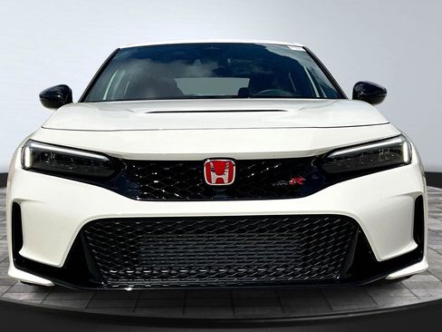 Used 2024 Honda Civic Type R image 3