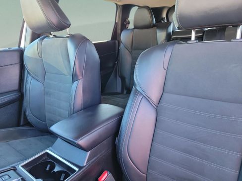 Used 2024 Mitsubishi Outlander SE image 16