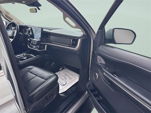 Used 2024 Ford Expedition XLT image 14