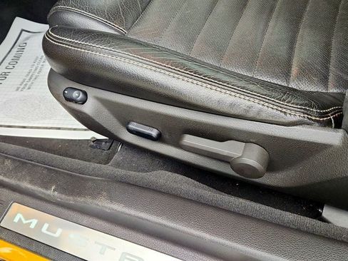 Used 2010 Ford Mustang Coupe RWD image 11