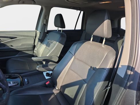 Used 2018 Honda Pilot Touring image 10