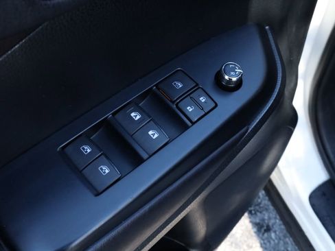 Used 2016 Toyota Highlander XLE image 28