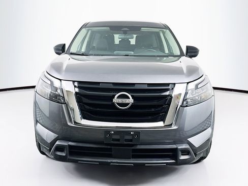 Used 2024 Nissan Pathfinder S image 2