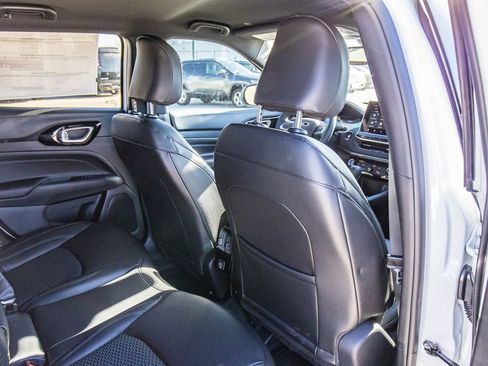 New 2026 Jeep Compass Latitude AWD/4WD image 18