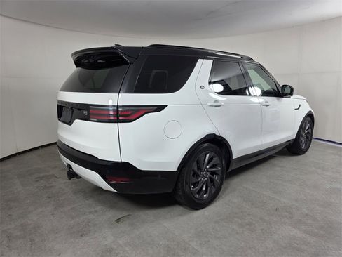 Used 2023 Land Rover Discovery S R-Dynamic image 4