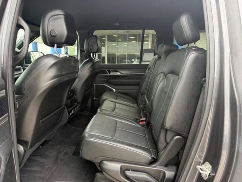 Used 2024 Jeep Wagoneer L Series II w/ Flexible Seating Group AWD/4WD image 11