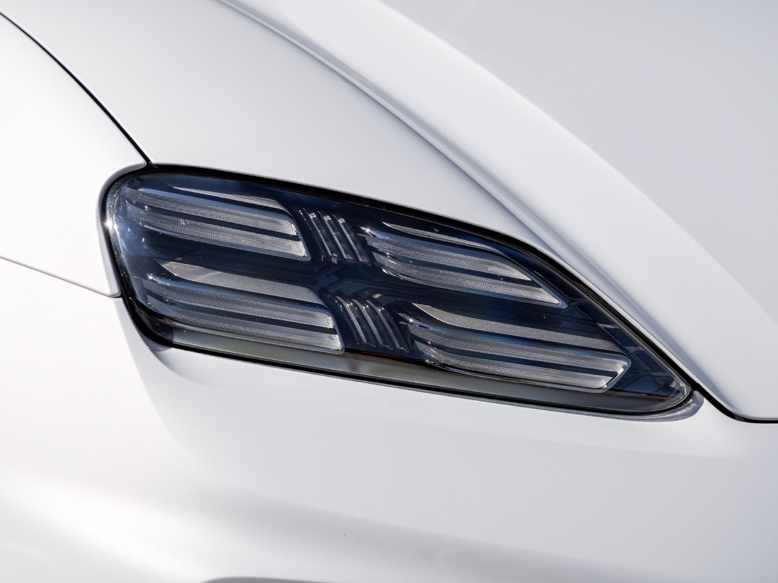 Certified 2025 Porsche Macan Electric RWD image 15