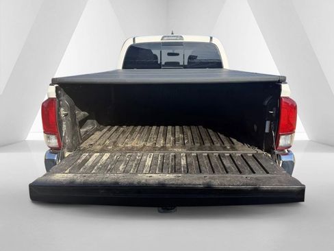 Used 2017 Toyota Tacoma TRD Off-Road w/ Tow Package image 32