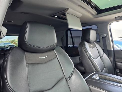 Used 2019 Cadillac Escalade Premium Luxury image 10