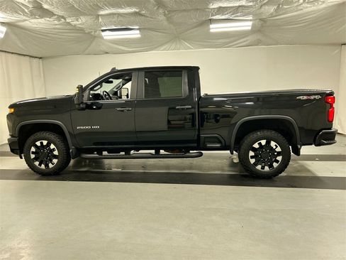Used 2020 Chevrolet Silverado 2500 Custom w/ Custom Value Package image 6
