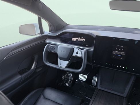 Used 2023 Tesla Model X image 72
