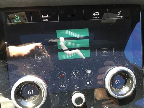 Used 2018 Land Rover Range Rover Velar S image 32
