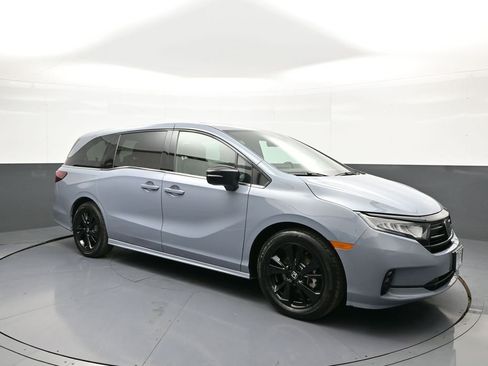 Used 2024 Honda Odyssey Sport image 4