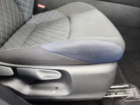 Used 2021 Toyota C-HR XLE FWD image 32