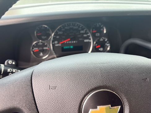 Used 2021 Chevrolet Express 2500 w/ Driver Convenience Package RWD image 17