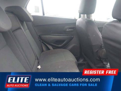 Used 2018 Chevrolet Trax LS image 16
