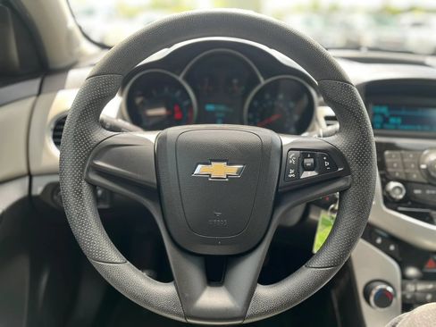 Used 2014 Chevrolet Cruze LS FWD image 15