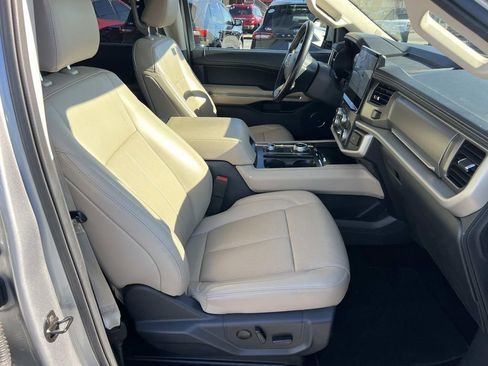 Used 2022 Ford Expedition Max XLT image 13
