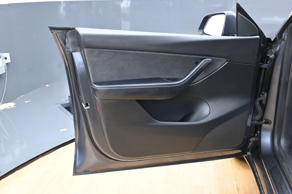 Used 2021 Tesla Model Y 2WD image 33
