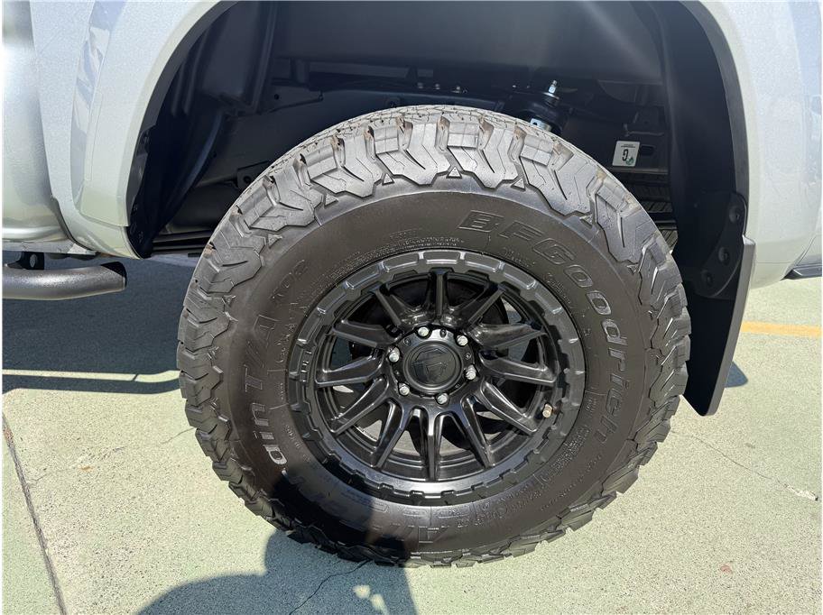 Used 2019 Toyota Tacoma Limited AWD/4WD image 10