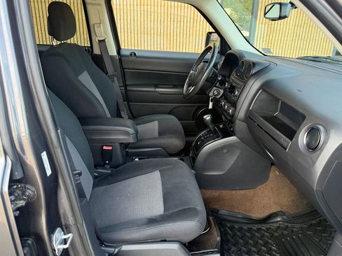 Used 2014 Jeep Patriot Latitude AWD/4WD image 26