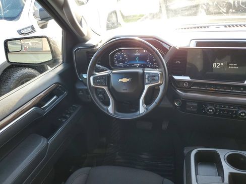 Used 2025 Chevrolet Silverado 1500 LT RWD image 13