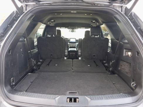 Used 2020 Ford Explorer XLT w/ Equipment Group 202A image 6