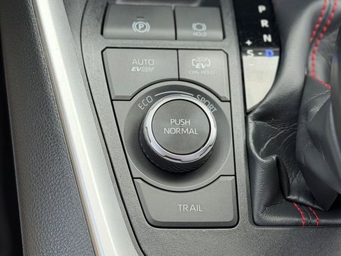 Used 2023 Toyota RAV4 SE w/ Weather & Moonroof Package image 22