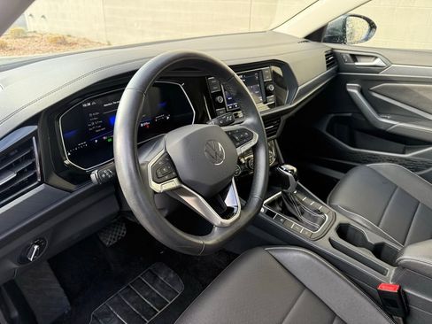 Used 2024 Volkswagen Jetta SE image 17